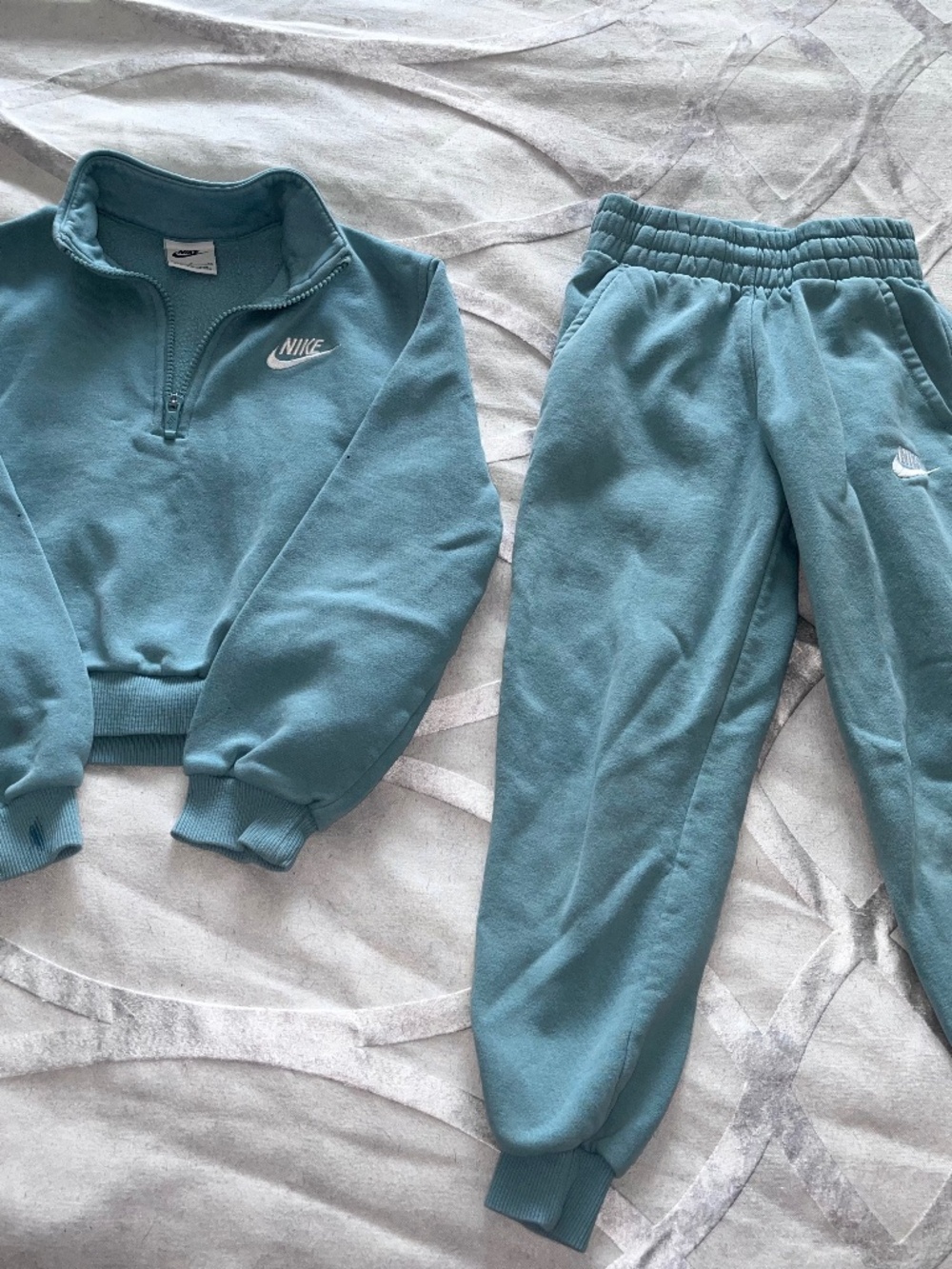 kids nike teal tracksuit sweat suit sweater pants fall neutral matching set